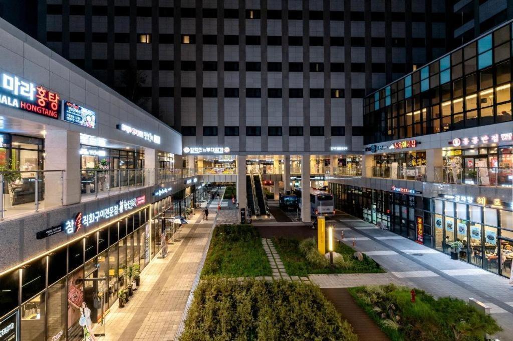 Howard Johnson By Wyndham Incheon Airport Exterior photo