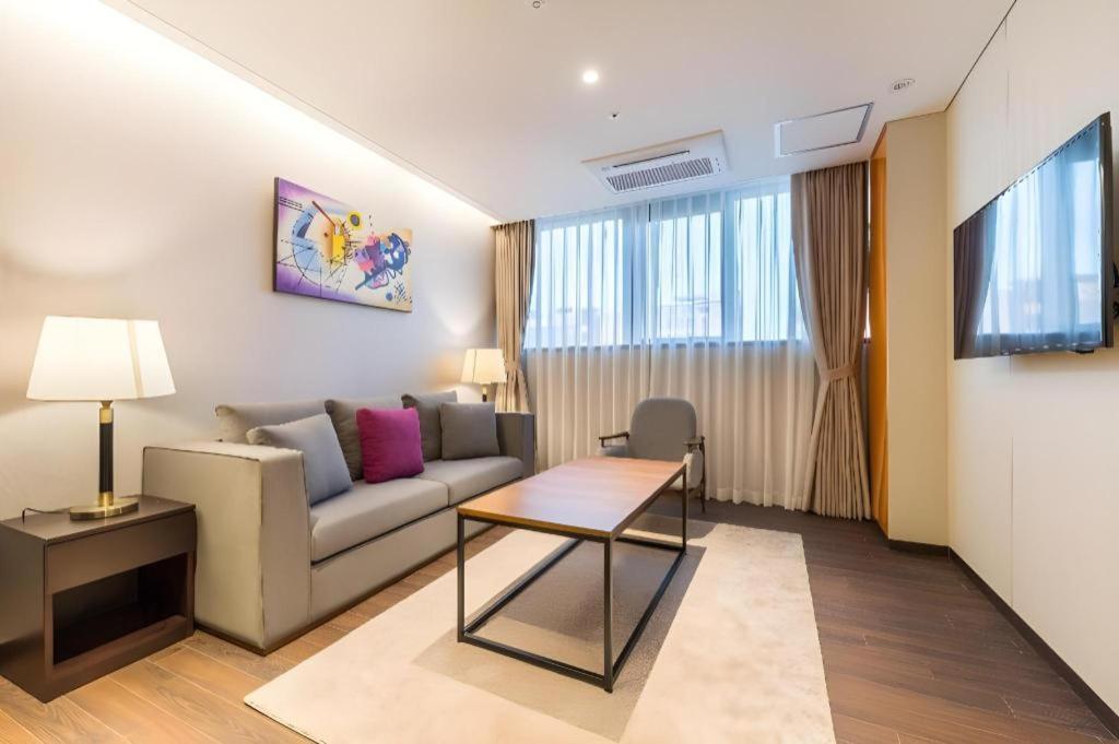 Howard Johnson By Wyndham Incheon Airport Exterior photo