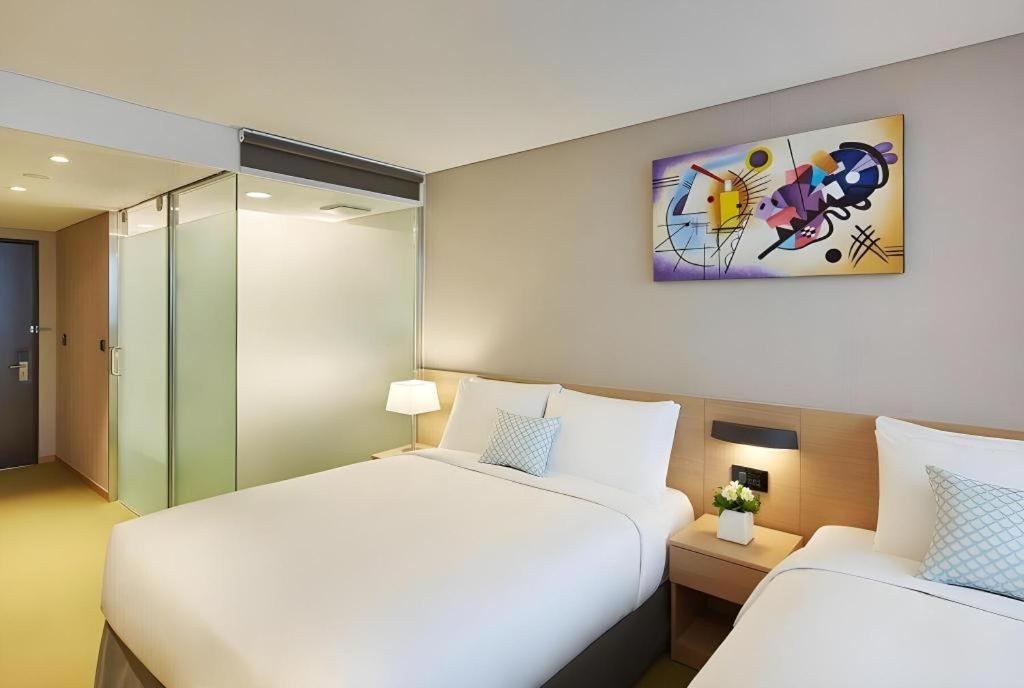 Howard Johnson By Wyndham Incheon Airport Exterior photo