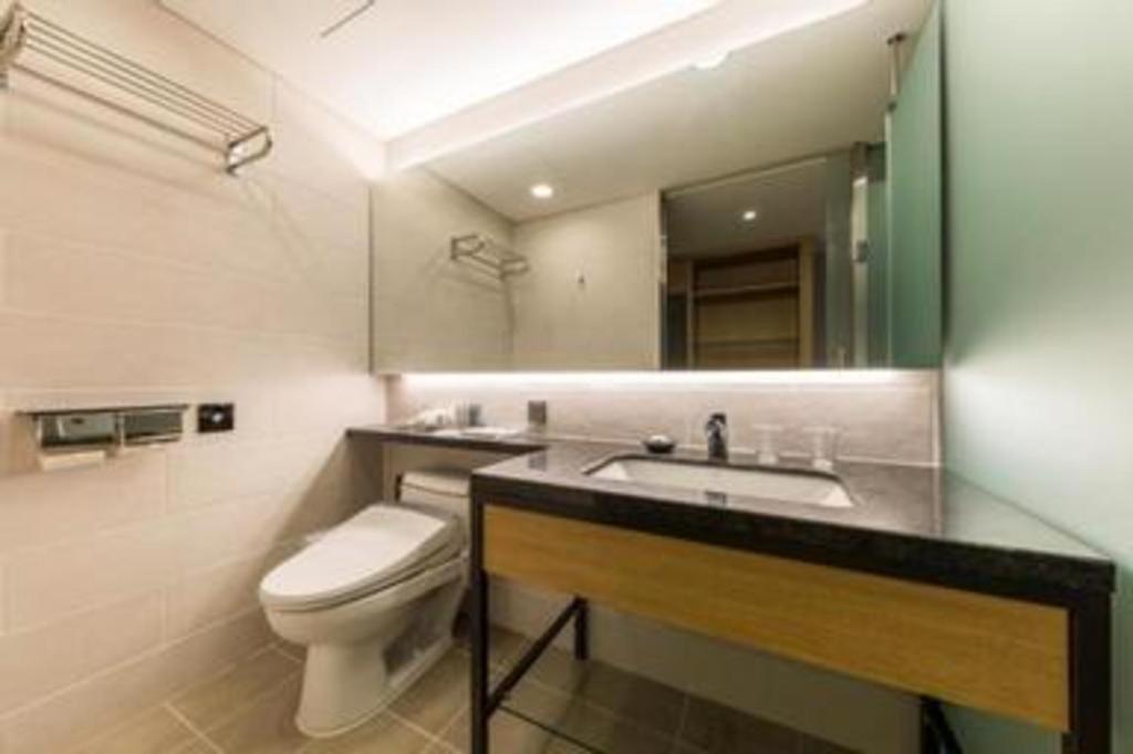 Howard Johnson By Wyndham Incheon Airport Exterior photo
