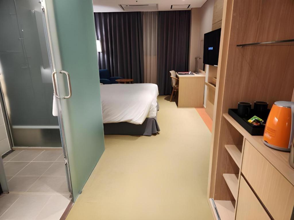 Howard Johnson By Wyndham Incheon Airport Exterior photo