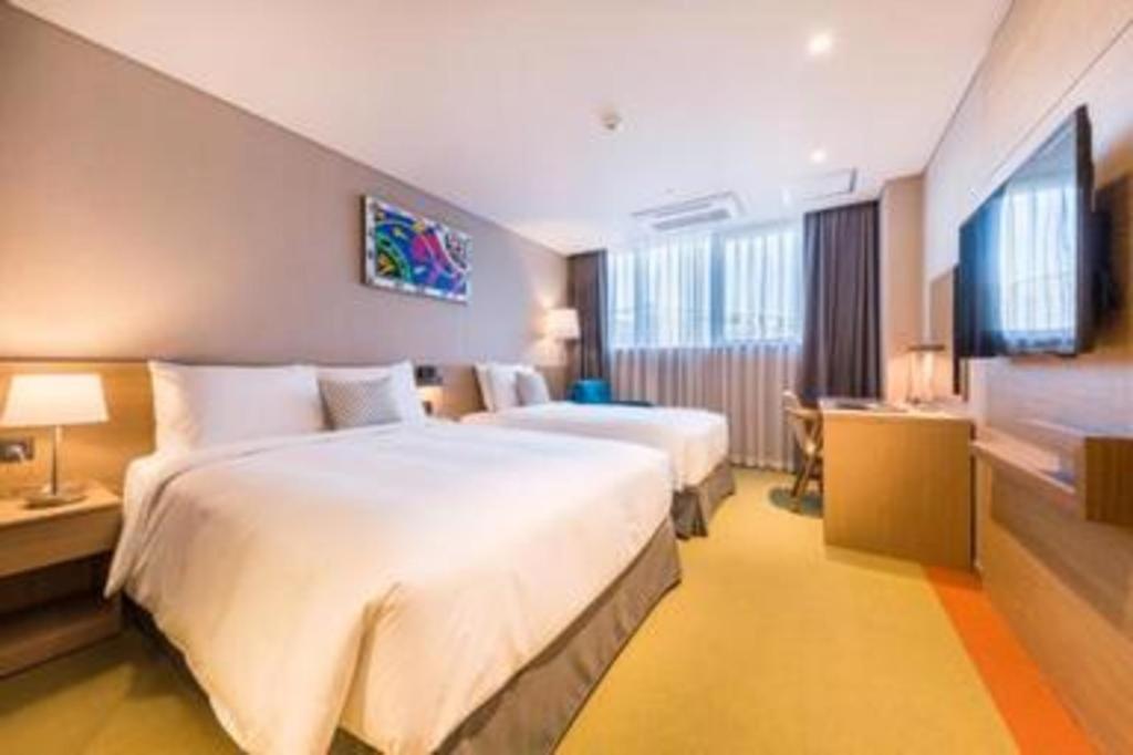 Howard Johnson By Wyndham Incheon Airport Exterior photo